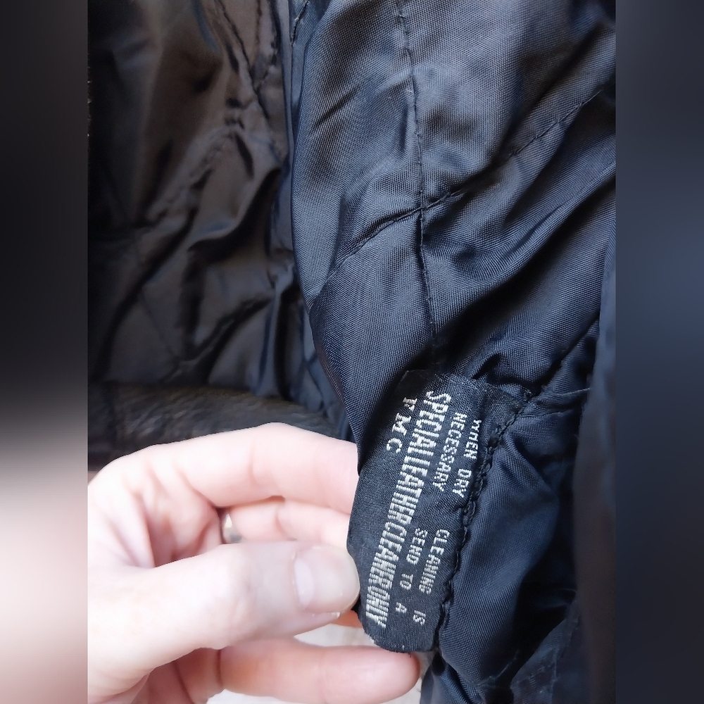 Classic Black Leather Jacket - Picture 5 of 7